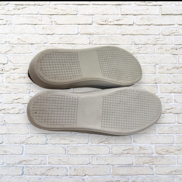 Design Lab by Lord & Taylor Tapestry Sneakers Size 8 - Picture 5 of 5